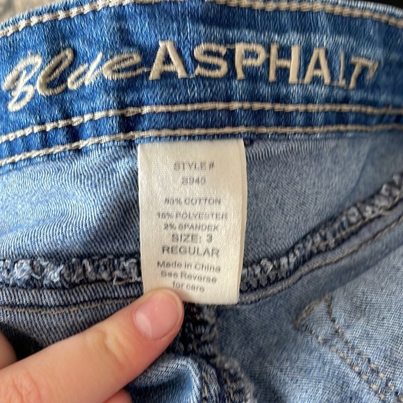 Woman’s size 3 Blue Asphalt denim low rise, skinny jeans - Picture 3 of 3